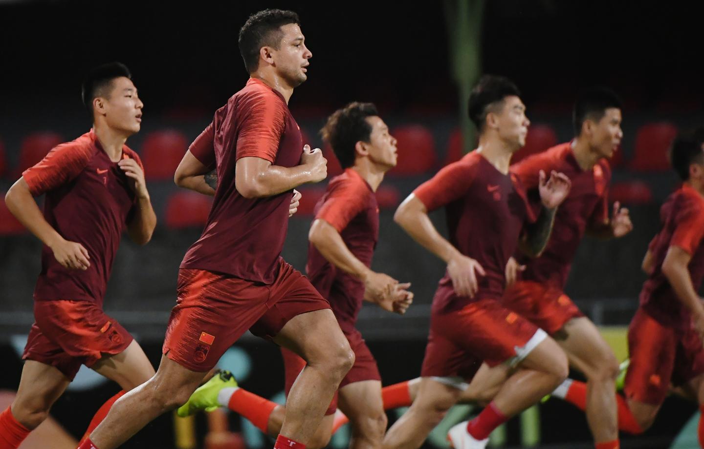 精彩的足球比赛赛前热身秀引爆球迷热情()  第1张