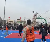 开云体育入口-激烈角逐展开，球场情绪高涨，球队全力拼搏()  第2张